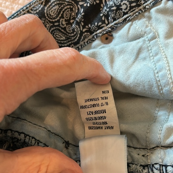 Women's R.E.A.L. Ariat denim jeans. Mid-rise straight, size 32R. Washed,not worn - Picture 12 of 15
